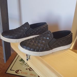 Women's slip on runner